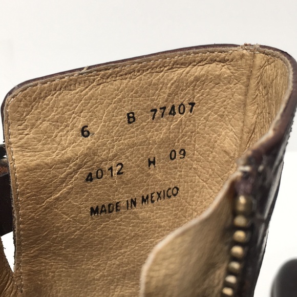 Frye brown boot with buckle - Picture 12 of 12